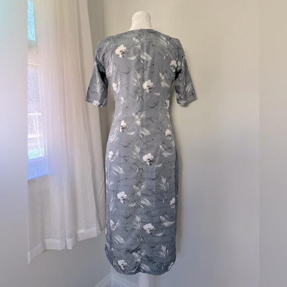 Vintage ‘70s Gray & White Floral Print Short Sleeve Midi Dress w/ Side Slits - Picture 8 of 8